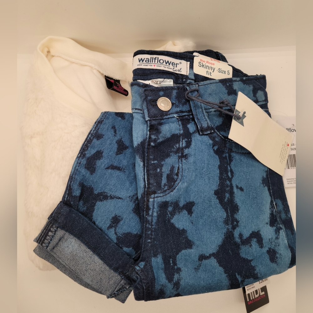 Girls skinny Jean plush star and moon embossed pullover sz 5/6